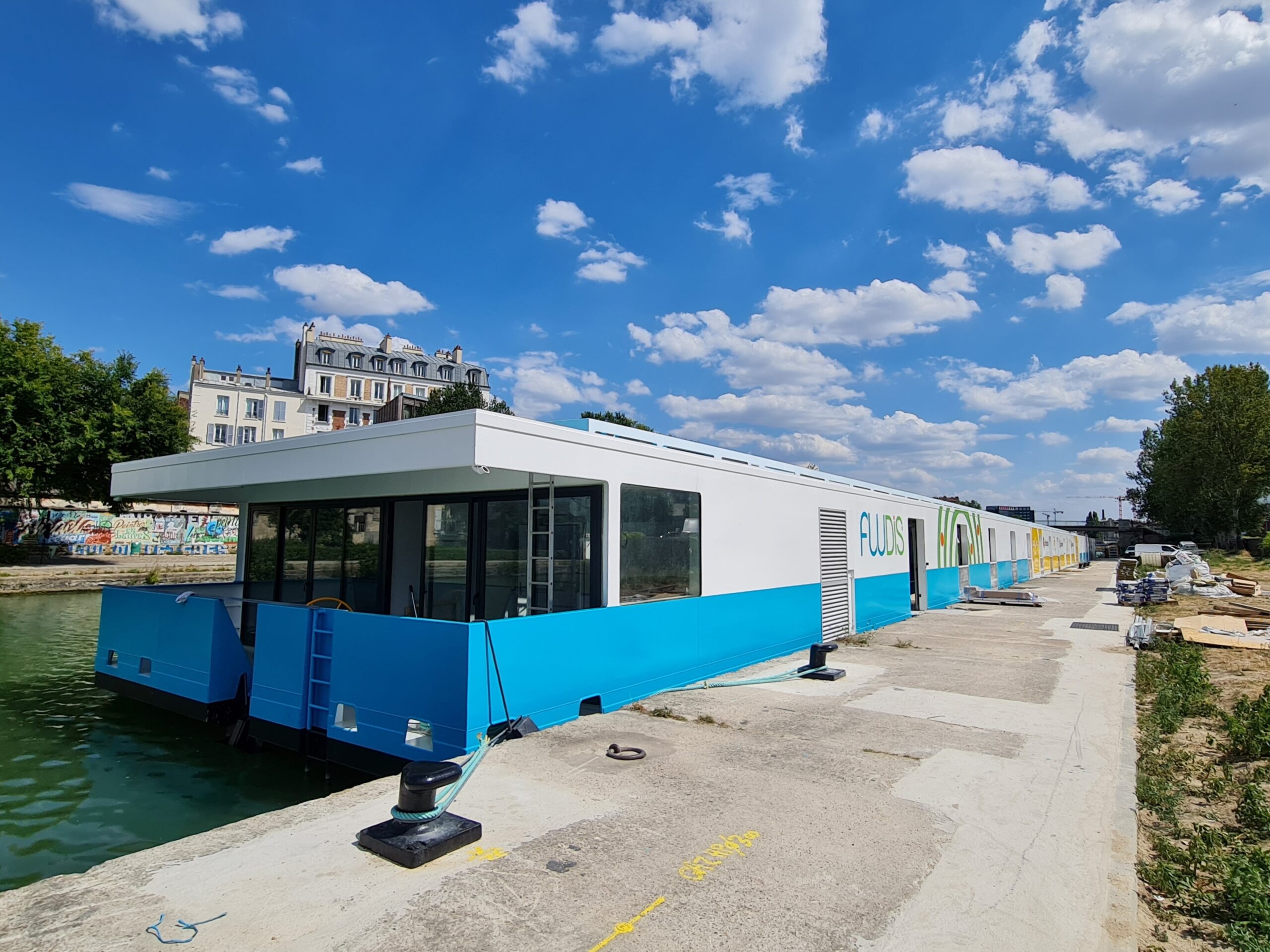 Centre de tri flottant de colis postaux