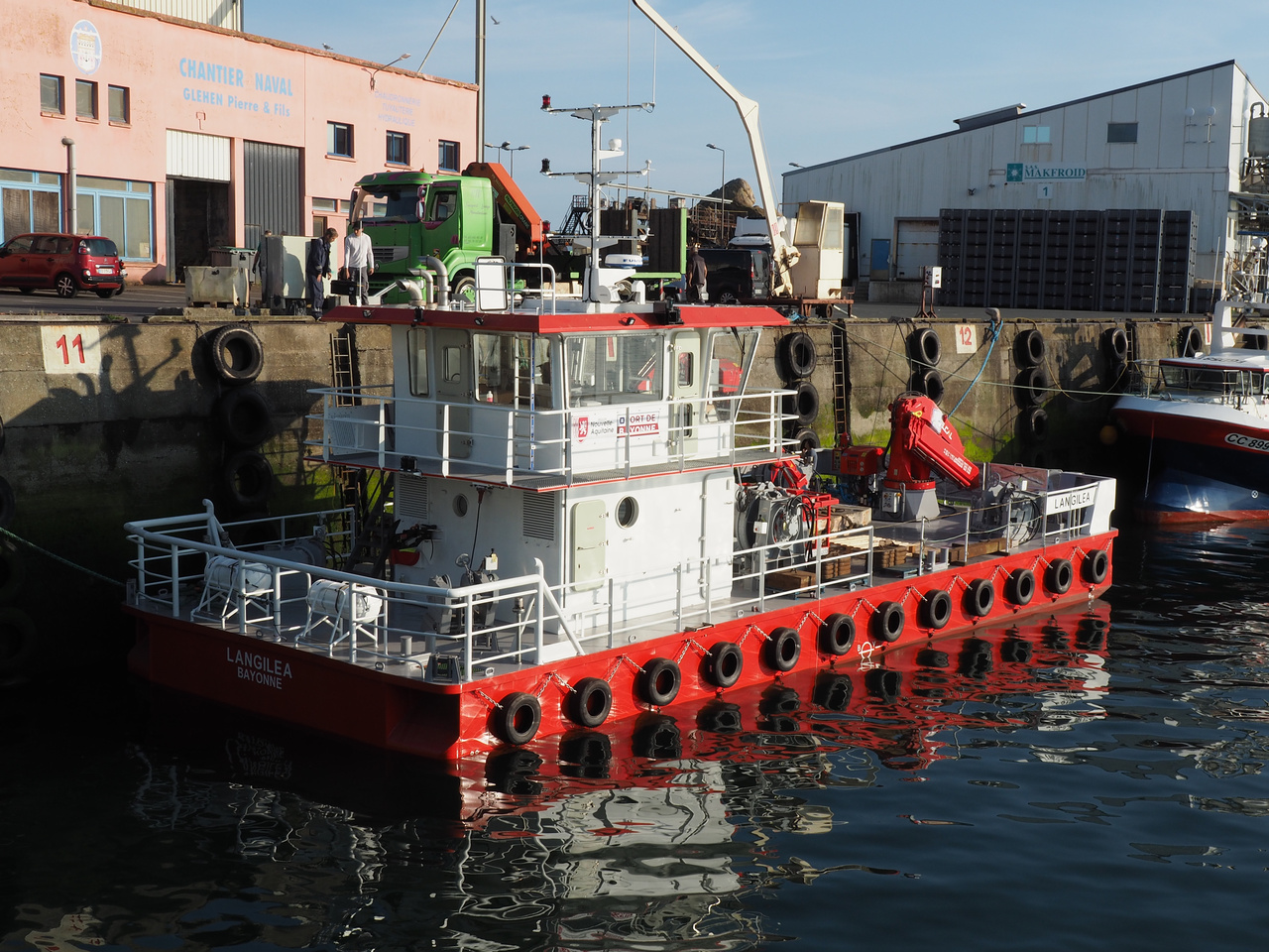 Navire polyvalent de travaux portuaires de 19 m